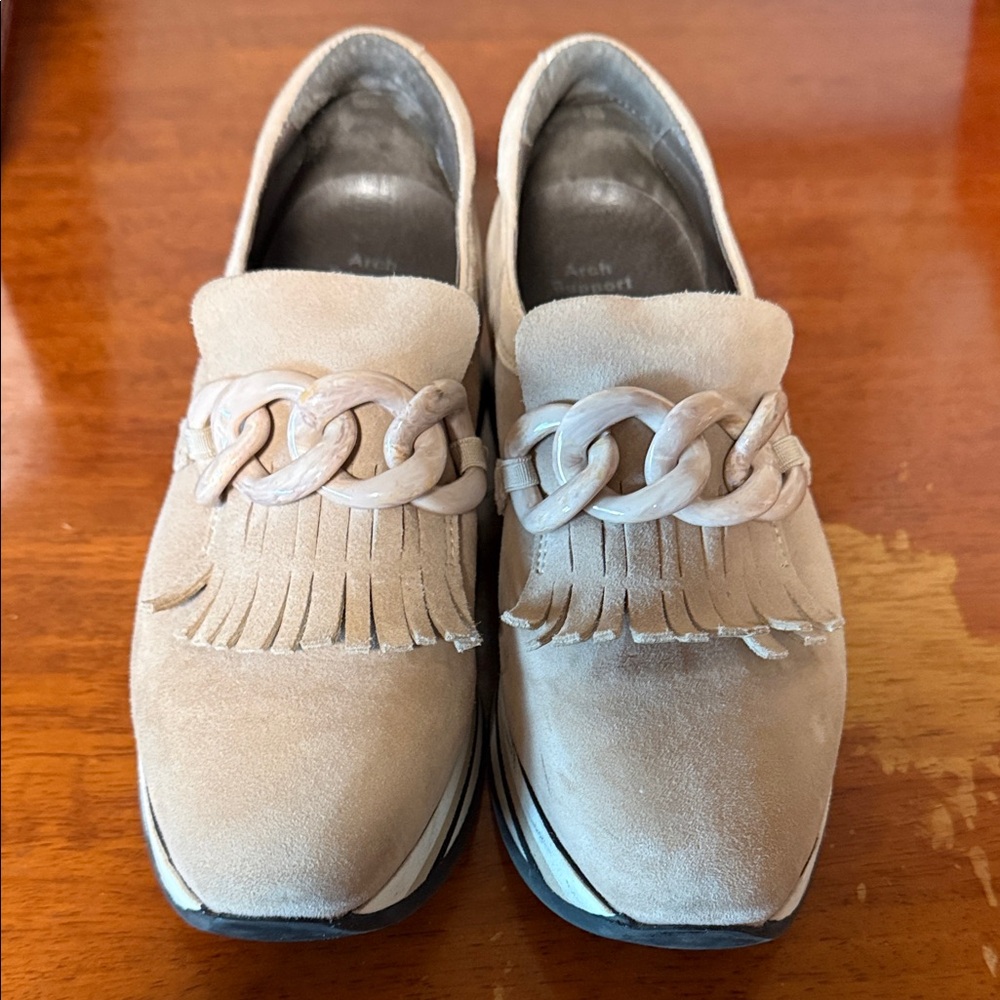 Elegant Beige Suede Loafers with Fringe